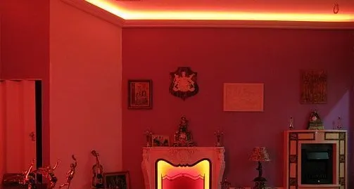 Многоцветная RGB подсветка в интерьере